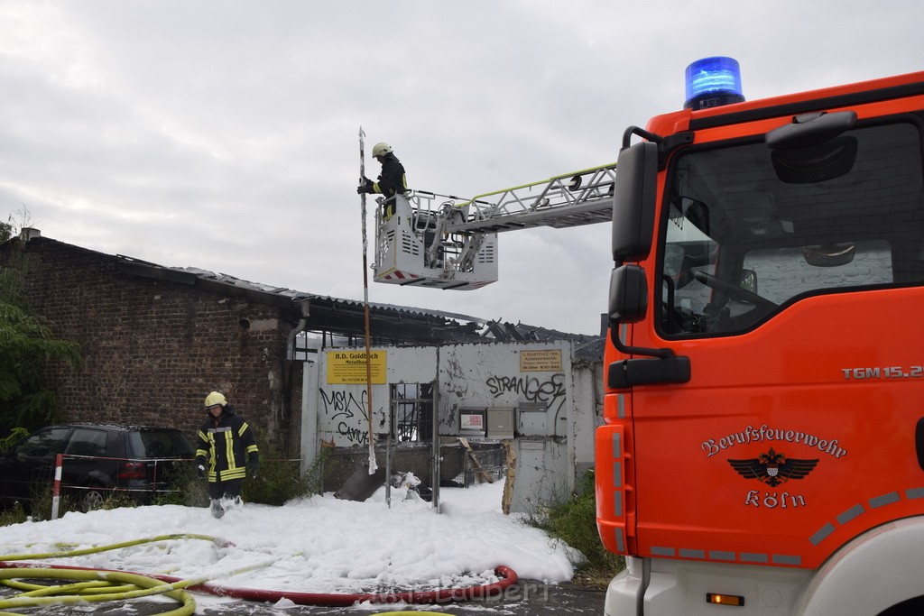 Feuer 3 Koeln Zollstock Hoenninger Weg P443.JPG - Miklos Laubert